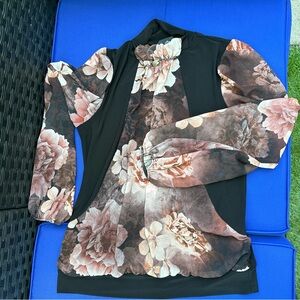 Junona size 42(8-10) fashion top made in Bulgaria. New, no tags